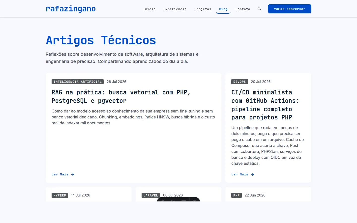 Listagem do blog do site, com o card em destaque ocupando duas colunas e os demais artigos em grade.